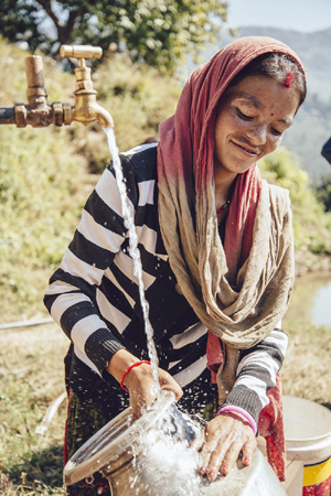 Geschirrwäsche in Nepal